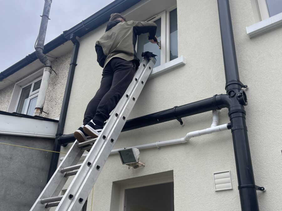 Gutter clearing, semi-detached house
